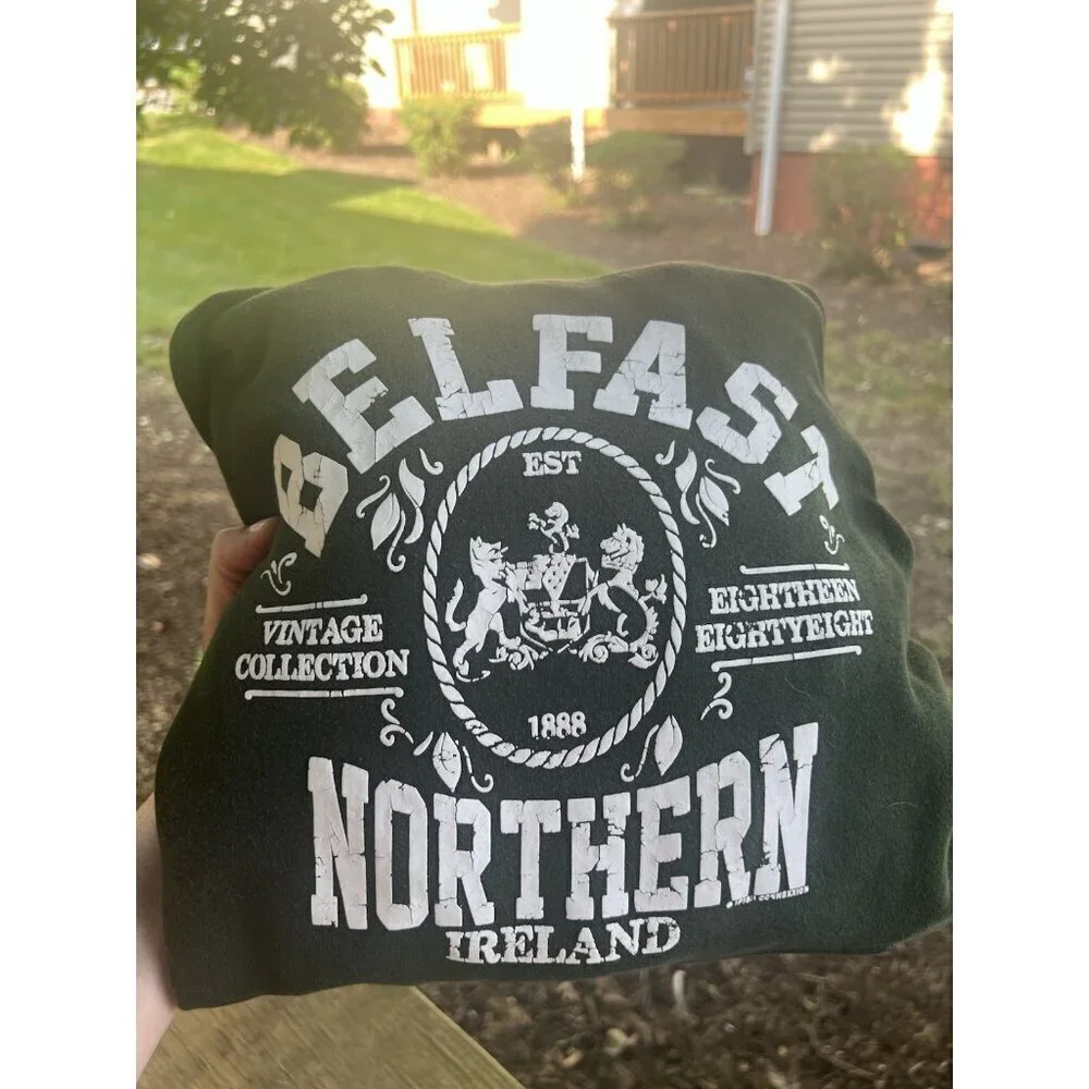 Vintage Y2K forest green Belfast Northern Ireland graphic M grunge hoodie